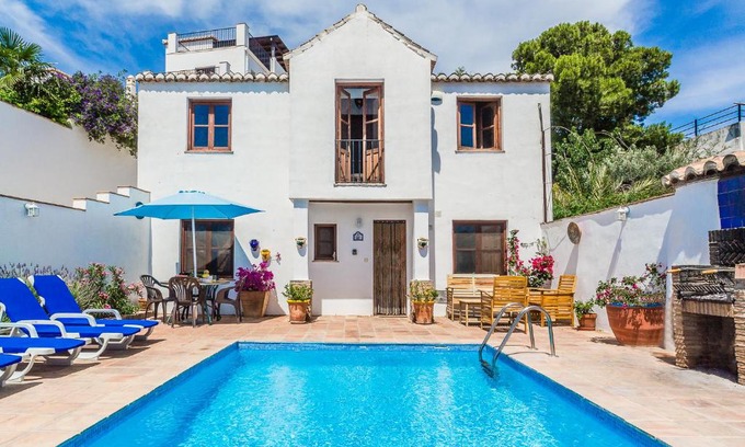 Pinos del Valle House | Casa Sol - traditional village house with pool and view