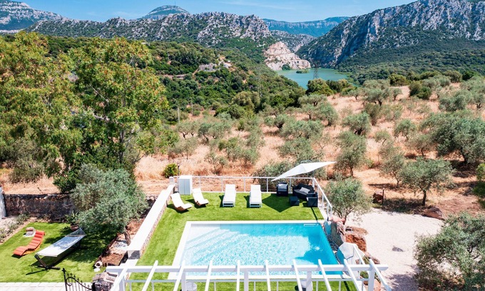 Dorgali House | Casa sul Lago with Private Pool, Lake & Mountain View and Garden
