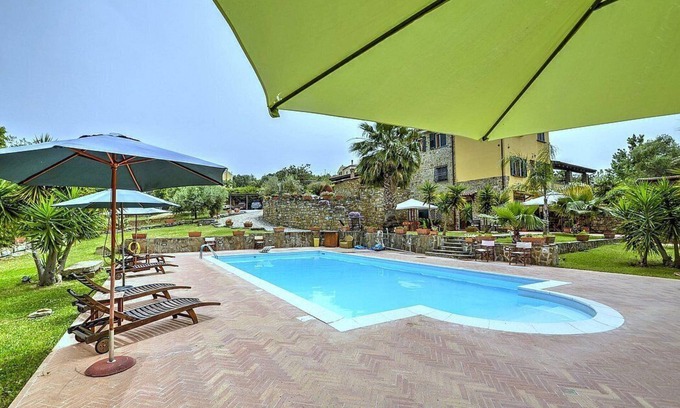 Alani House | Casa Turchino B: A welcoming apartment that is part of a villa situated in a quiet location, surrounded by a wonderful garden, with Free WI-FI.