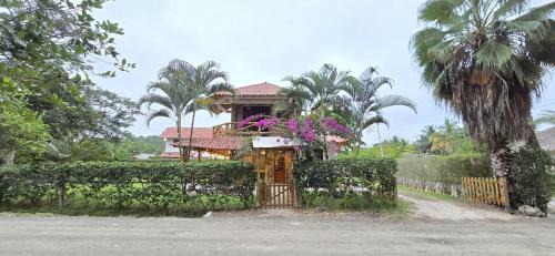 Olon House | Casa vacacional Playa y Campo familiar