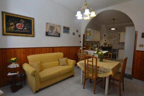 Iglesias Historic Centre House | casa vacanze I GIRASOLI