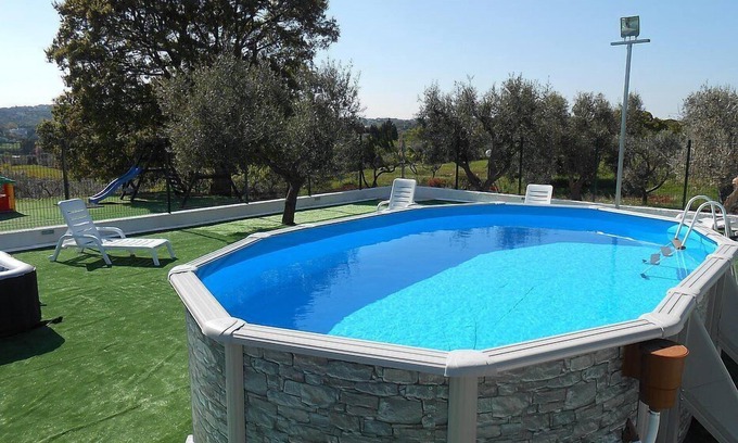 Casalini House | Casa Viola F: A welcoming apartment surrounded by the greenery, with Free WI-FI.