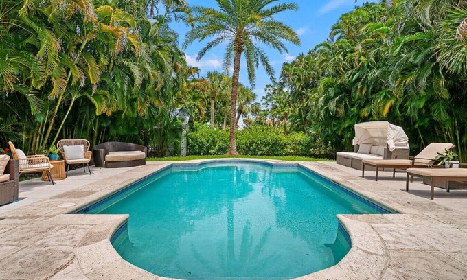 Southside House | Casa Washington - Private Pool, Mins to DT + Beach