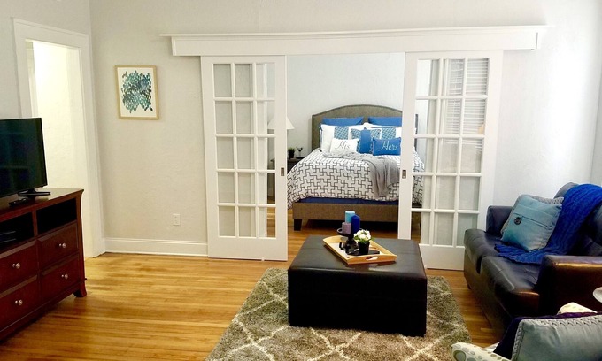 Courier City - Oscawana Apartment | Casablanca of Hyde Park "Suite Athena" - Fully Furnished Apartment