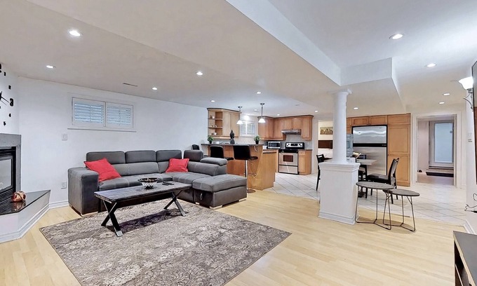 Newtonbrook Apartment | CasaPapa | Stylish 2-Bed Suite w/Full Kitchen & 80” TV