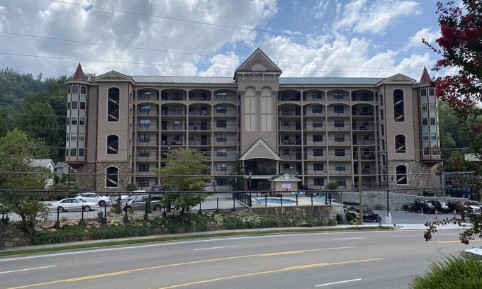 Gatlinburg Condo | Cascading Creek/Gatehouse Condos/2 Bedr./6th Floor