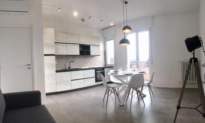 Cernusco sul Naviglio Apartment | CaseOspitali - Casa Lumiere, bilocale panoramico e luminoso - piano 3 NO ascensore