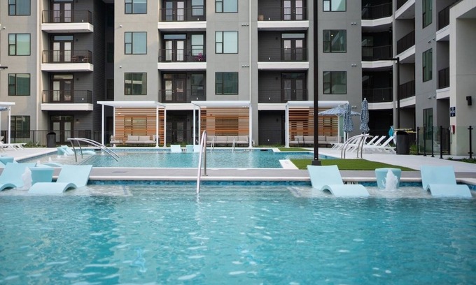 Milwood Apartment | Casita Verde | near Q2 and Domain | King Suite