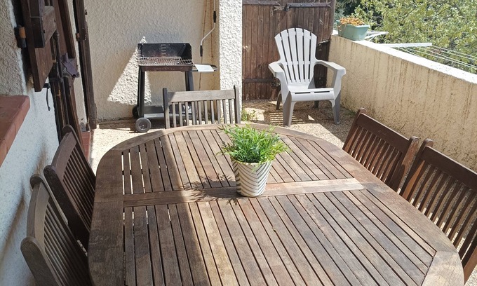 Carnoux-en-Provence House | CASSIS 6km, Marseille 20. Garden level of a villa between sea and hills