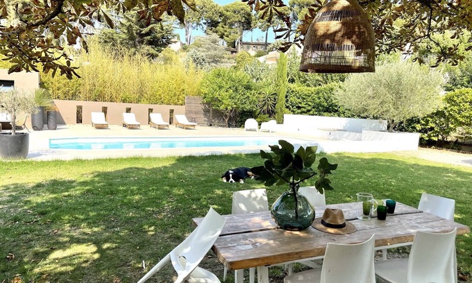 Cassis Villa | CASSIS, Villa, 6 min walk from the beach, air-conditioned, swimming pool, large garden