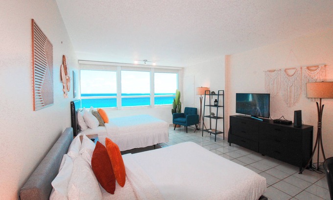 Miami Beach Condo | Castle 1733 Oceanfront Studio with pool, beach access, free parking, gym, tennis and more!
