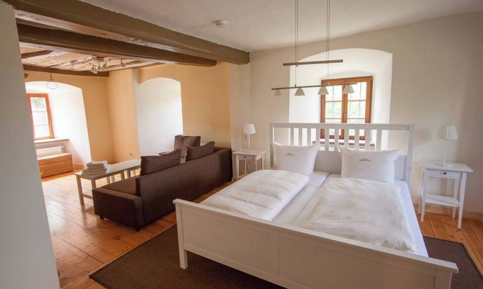Baiertal Apartment | Castle Room 2 - ground floor - a place in the green.