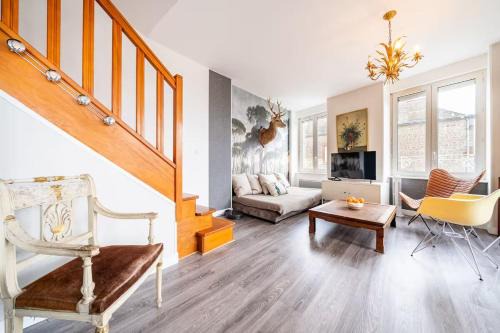 Carrouges Apartment | Castle View Bright Duplex