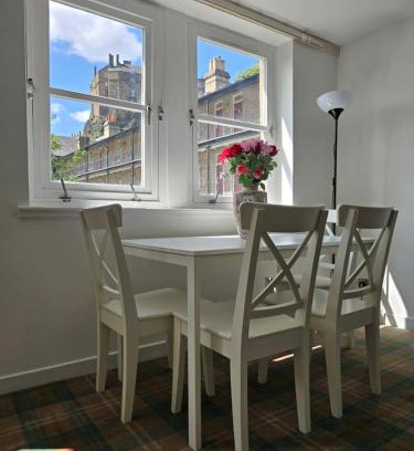 Old Town Apartment | Castle View Central Flat