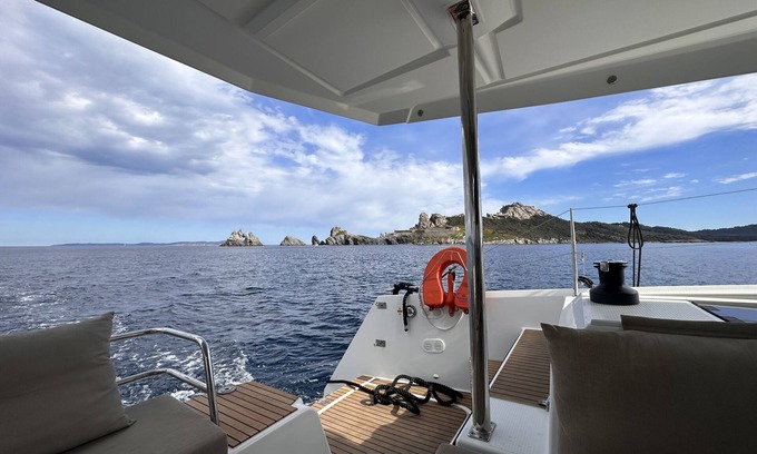Porquerolles Boat Rental | Catamaran Luxueux et Moderne 14m - Eden
