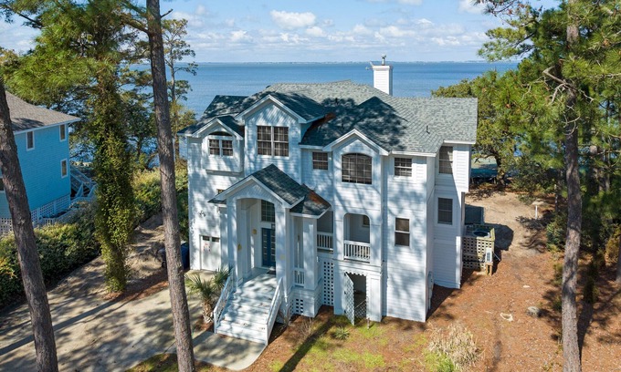 Corolla Light House | Catch N Relax: Soundfront | Pool/Hot Tub