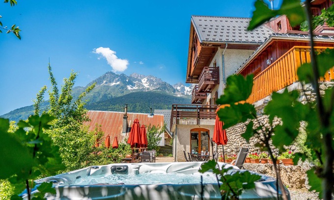Vaujany Ski Chalet | Catered Chalet with breathtaking views