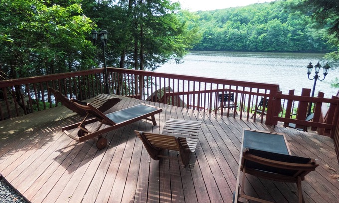 Monticello Ski Chalet | Catskills Lakefront Escape with Hot Tub