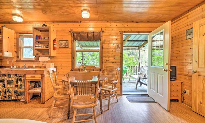 Davis Cottage | 'cedar Falls Cabin 5': 1/2 Mile to Turner Falls