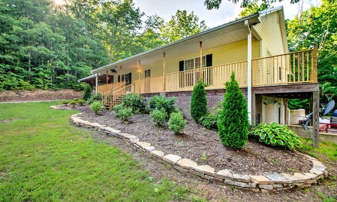 Cedar Mountain House | Cedar Mountain House on 12 Acres - Near Trails!