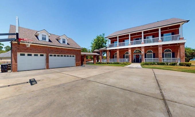 Walden on Lake Conroe House | CedarGrove Hideaway - Main House