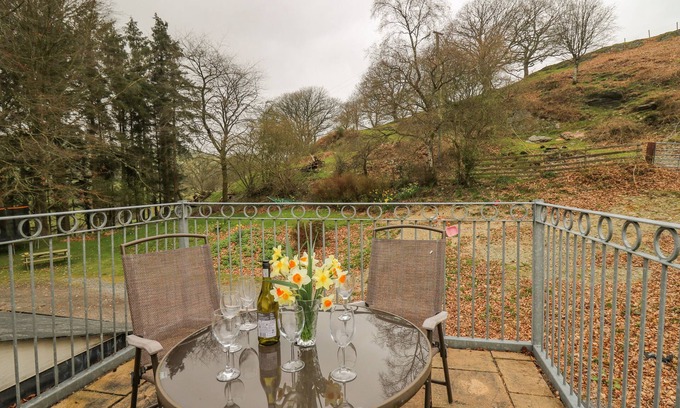Llanidloes Cottage | CEFN COTTAGE, family friendly, with open fire in Llanidloes