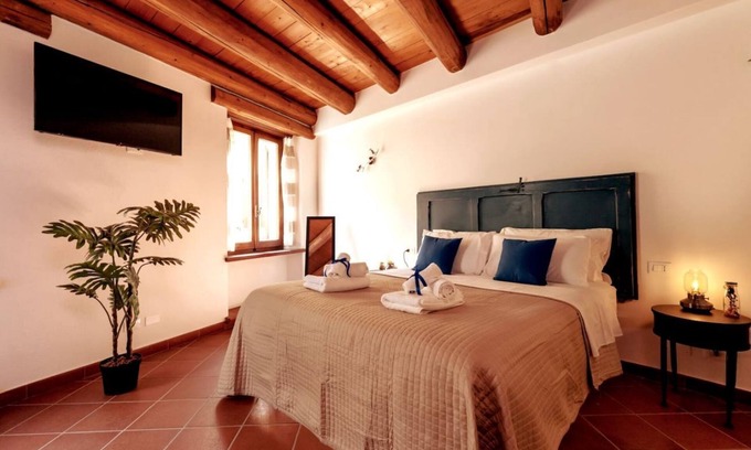 Sirolo Apartment | [★CENTER★] in square with parking, Climate & WiFi
