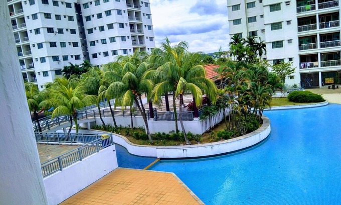 Tampoi Apartment | Center located room at the condo with Swimming Pool view at balcony
