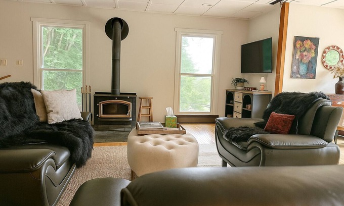 Barryville House | Centerline Creek Private River Access Private Hiking Trails 11 Acres