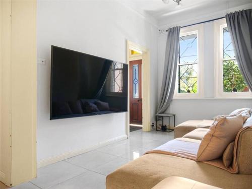 Potts Point House | Central 4 BDRM Terrace with Office