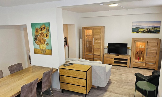 Suedviertel Apartment | Central apartment 70 m² up to 4 persons - close to the main station & trade fair Essen