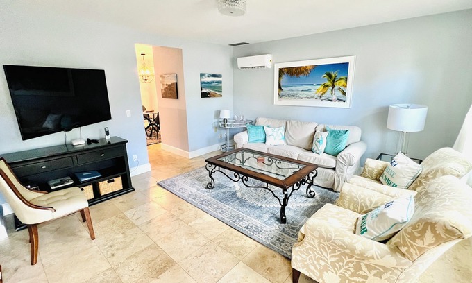 Central Beach House | Central Beach Cozy and Convenient Beachside.
