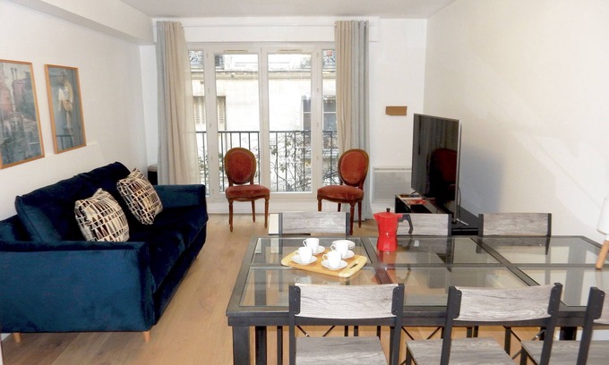 9th Arrondissement Apartment | Central charming Apt South butte Montmartre up to 7 people