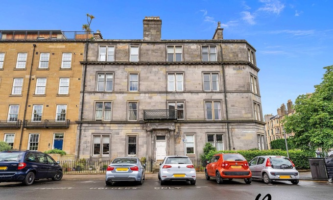 Leith Apartment | Central Cozy 2BR-1BA-Princes Street
