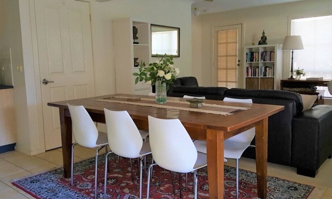 Geelong House | Central Geelong Townhouse/Long stays available