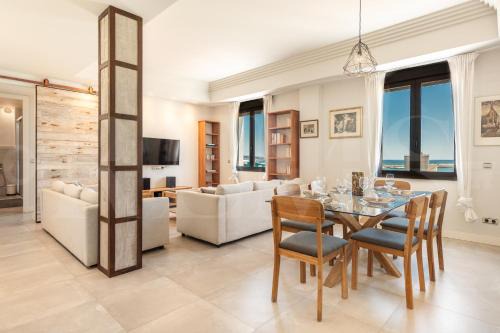 Ensanche Centro Apartment | Central gem with stunning port & sea views by REMS