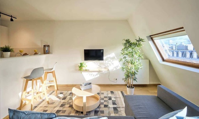 Lower Town Apartment | Central Grand Place Escape 6