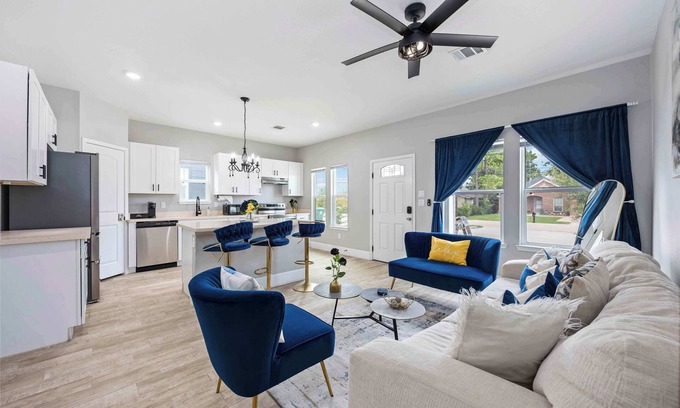 Southeast Houston House | Central Houston Getaway - 2BD/2BA, Mins to DT &610
