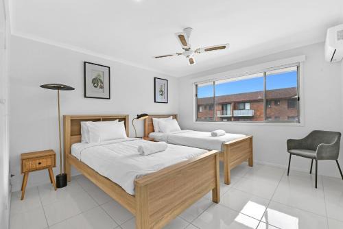 Southport Apartment | Central Located 3 Bedroom Unit in Southport
