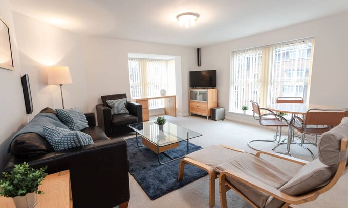 Swindon Apartment | Central Location*Contractors*Long Stays Discounts