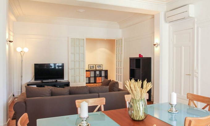 Musicians Quarter Apartment | Central Luxury On Prestigious Bd Victor.hugo (2min Walk Pedestrian Zone & Beach)