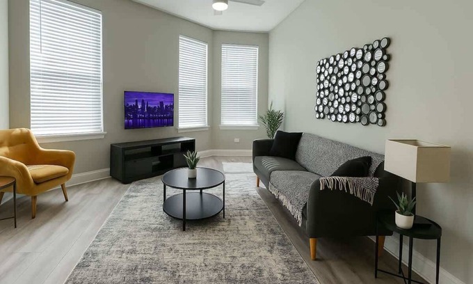 Avondale Apartment | Central Park Pad 3BR