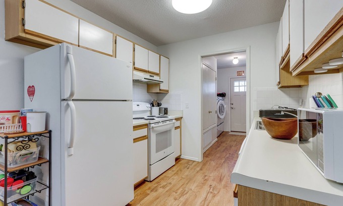 Johnson Apartment | Centrally Located in Nwa; Walk to Wrights Bbq!