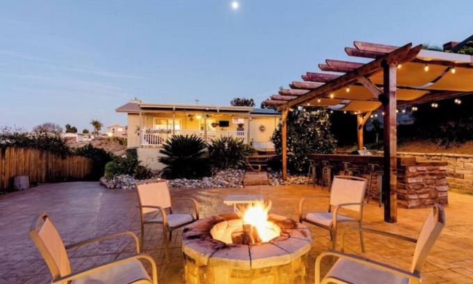 Oak Park House | Centrally located pet-friendly home.