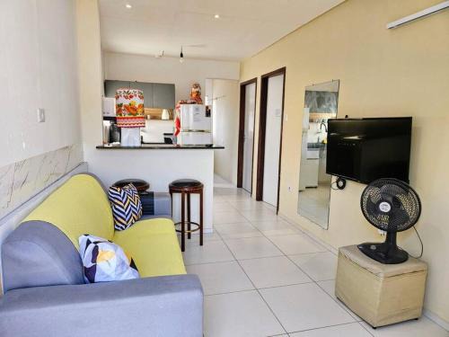 Campo Grande Apartment | Centro de convenções 1km, AC, Chuv Elet, 2 Qt, varanda