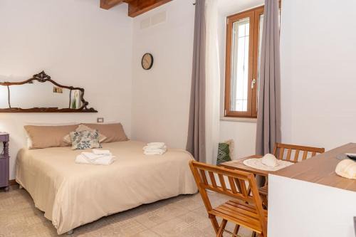 Santa Maria Apartment | [Centro Storico] Redmood House a 5 min dal mare, Wi-Fi, A/C e Netflix