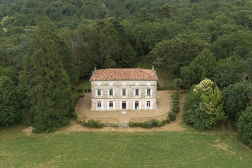 Vaudreuille Bed & Breakfast | Château de L'Encastre