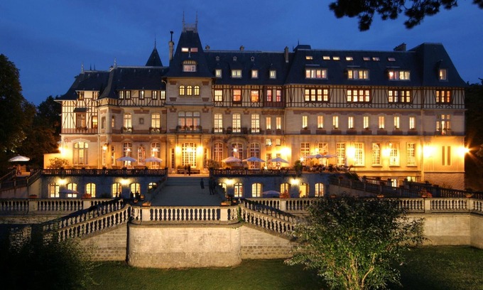 Montvillargenne Hotel | Château Jeanne & the Forest - Château de Montvillargenne