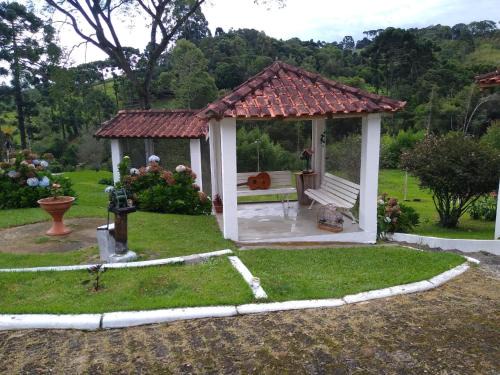Cunha Cabin | Chale na natureza dentro pousada pedacinho do ceu