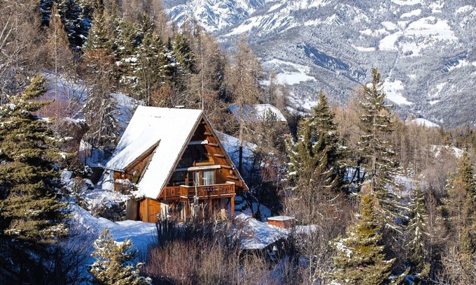Pra Loup Ski Chalet | Chalet 10/12p in Pra-Loup 1580 -120m from cable car